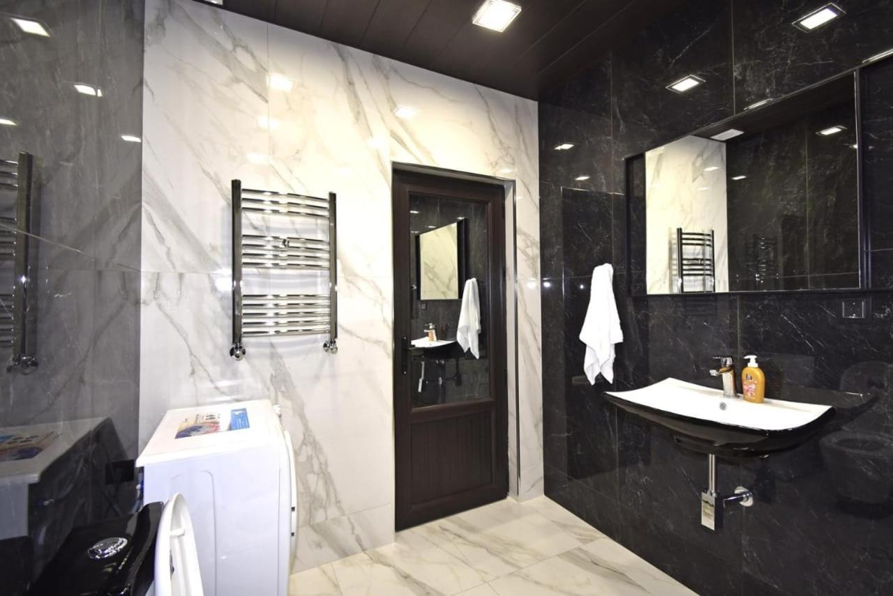 Luxuary 2Bedroom 2 Bathroom Apartment With Jacuzzi 耶烈万 外观 照片
