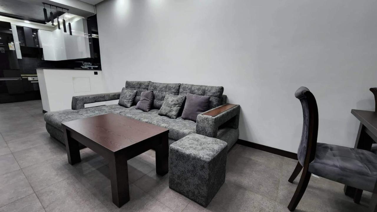 Luxuary 2Bedroom 2 Bathroom Apartment With Jacuzzi 耶烈万 外观 照片