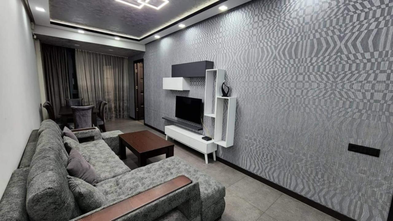Luxuary 2Bedroom 2 Bathroom Apartment With Jacuzzi 耶烈万 外观 照片