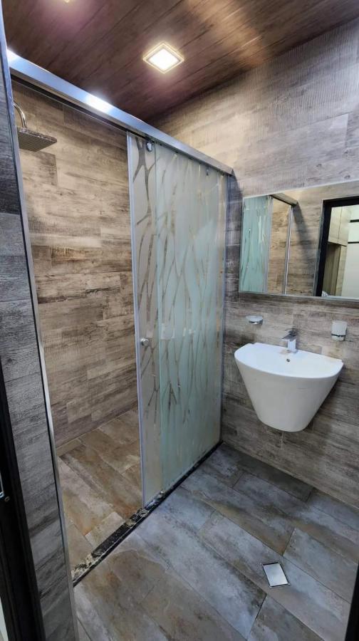Luxuary 2Bedroom 2 Bathroom Apartment With Jacuzzi 耶烈万 外观 照片